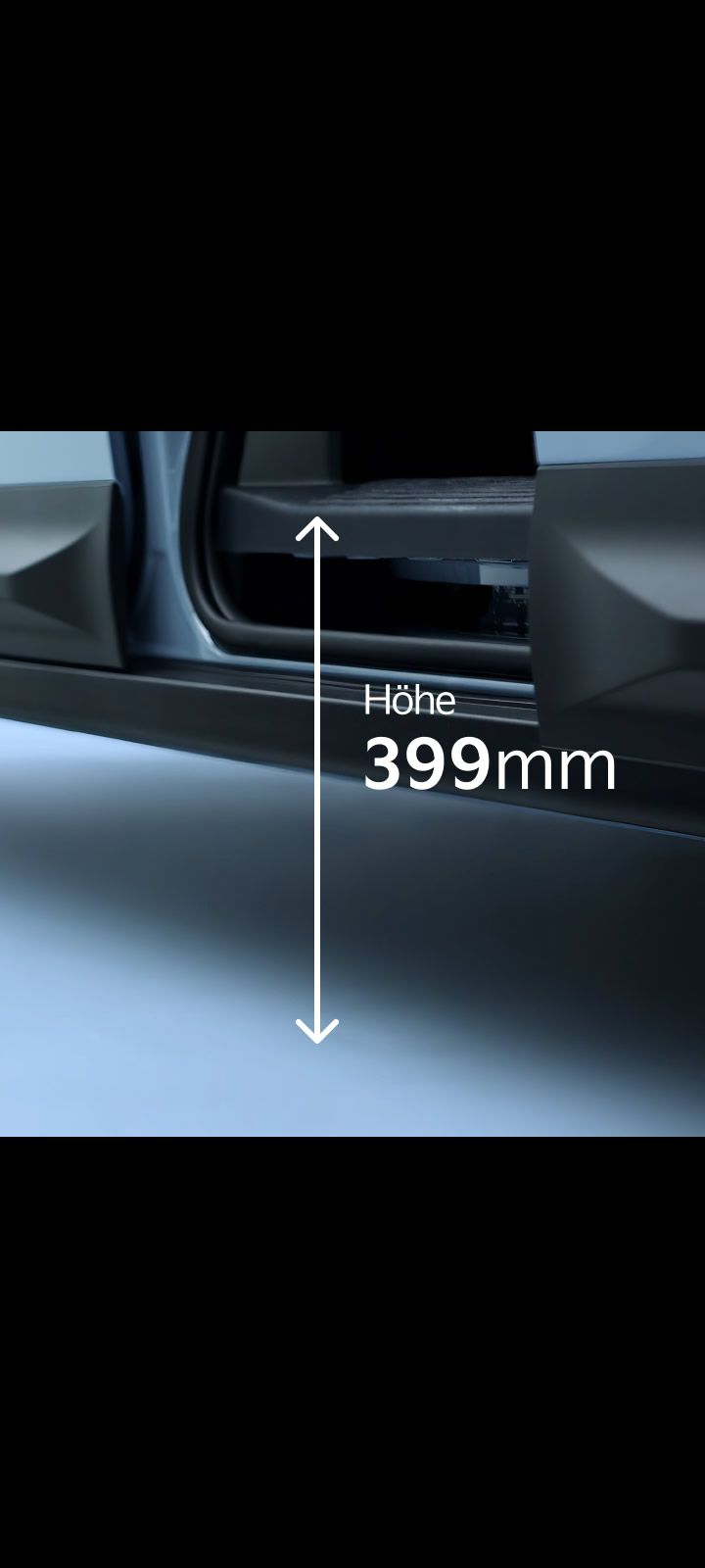 Nahaufnahme des niedrigen Einstiegs (399 mm) des Kia PV5 Passenger mit Schiebetür.